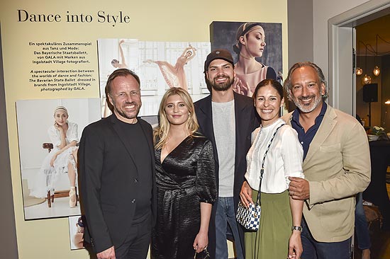 Godo Krämer (Marketing Ingolstadt Village), Lua Schweier, Jimi Blue Ochsenknecht, Funda Vamroy, Sanjiv Singh (Managing Director Ingolstadt Village)  beim  Dance into Style, Abend im Ingolstadt Village im GALA spezielles Fotos Shooting mit den Ballet Tänzern des  Bayerischen Staatsballets im Ingolstadt am 02.05.2019 ©Foto: BrauerPhotos / G.Nitschke